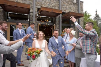 How to Choose a Playlist of Modern Love Songs for a Contemporary Wedding