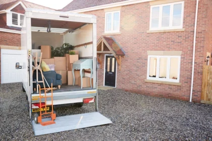 Hiring A Skip Vs Man with A Van: Weighing The Pros And Cons For Your House Clearance