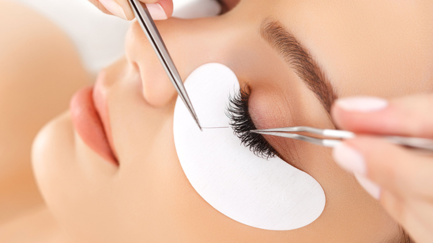Natural Eyelash Growth: Achieving Longer, Healthier Lashes Naturally