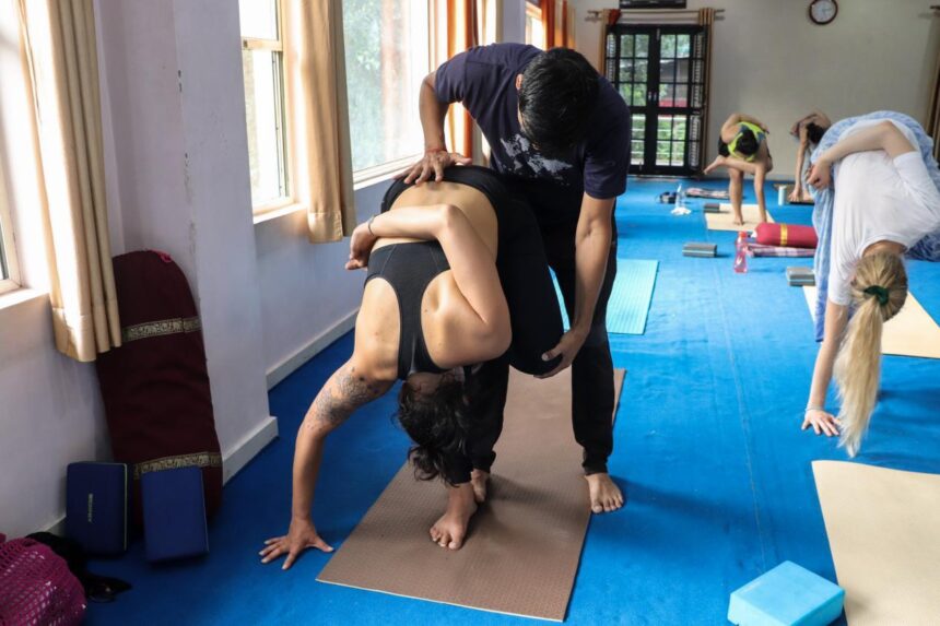 How to Choose the Best Yoga Alliance School in Rishikesh