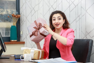 How to Use Gifts in the Workplace: 6 Key Tips You Need to Follow