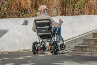 How to Use a Power Wheelchair for Doctor Visits and Medical Appointments？