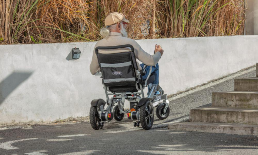 How to Use a Power Wheelchair for Doctor Visits and Medical Appointments？