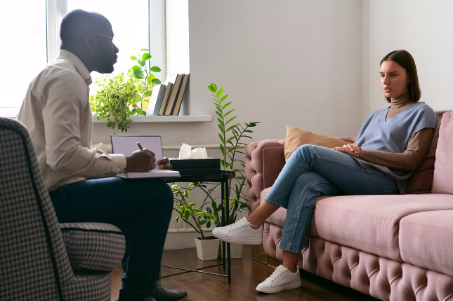 Individual Psychotherapy vs. Group Therapy: When Solo Sessions Deliver Superior Results