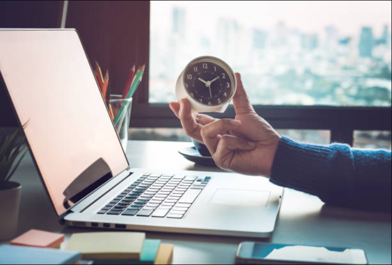 Top 5 Ways People Unwind Online Without Spending Money