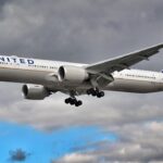 united airlines flight emergency landing