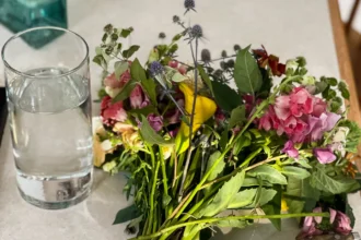 HOW TO KEEP YOUR HAND FLOWER BOUQUET FRESH FOR LONGER