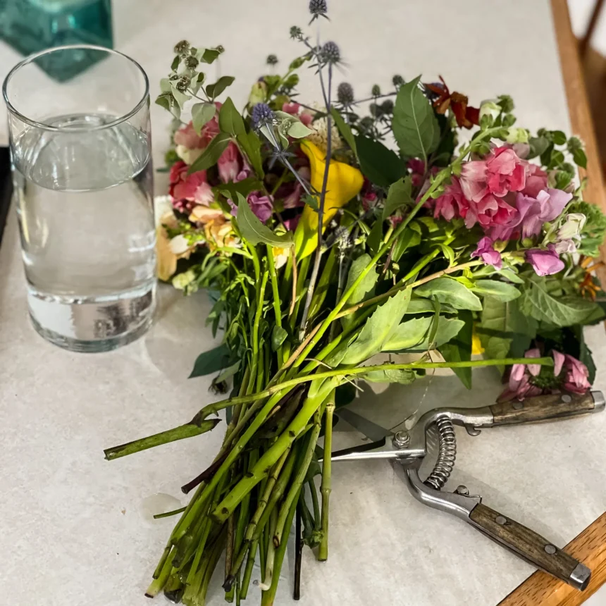 HOW TO KEEP YOUR HAND FLOWER BOUQUET FRESH FOR LONGER
