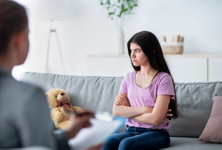 Red Flags Adult Children Shouldn’t Ignore When Parents Live Alone