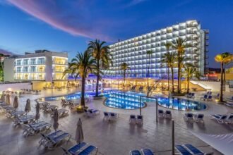 Budget vs Luxury: Comparing a Hotel in London with Mallorca Hotels